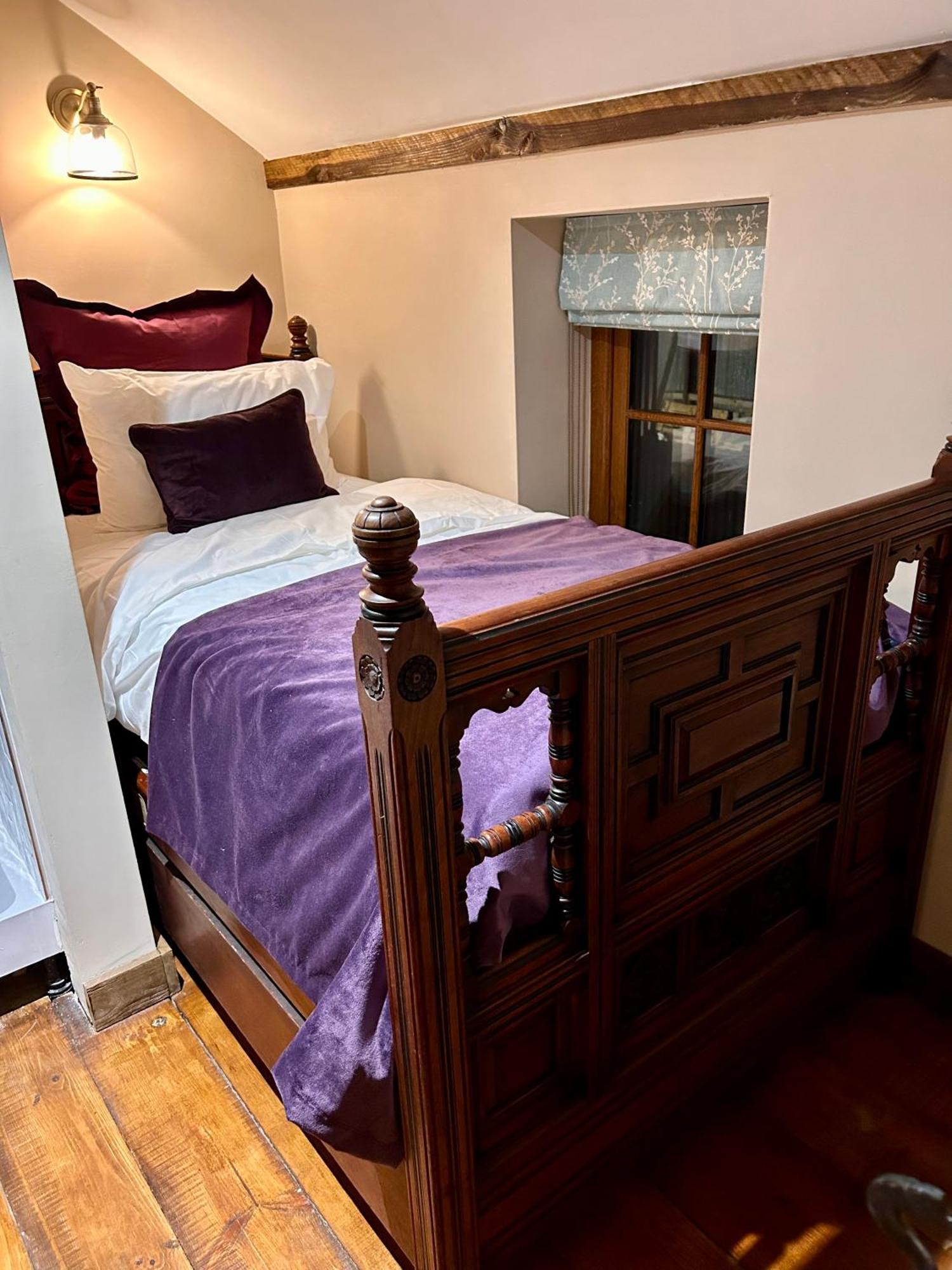 Charming Country Cottage With Oak Beams In Historic Setting, Brecon Beacons Retreat Llangadog Экстерьер фото