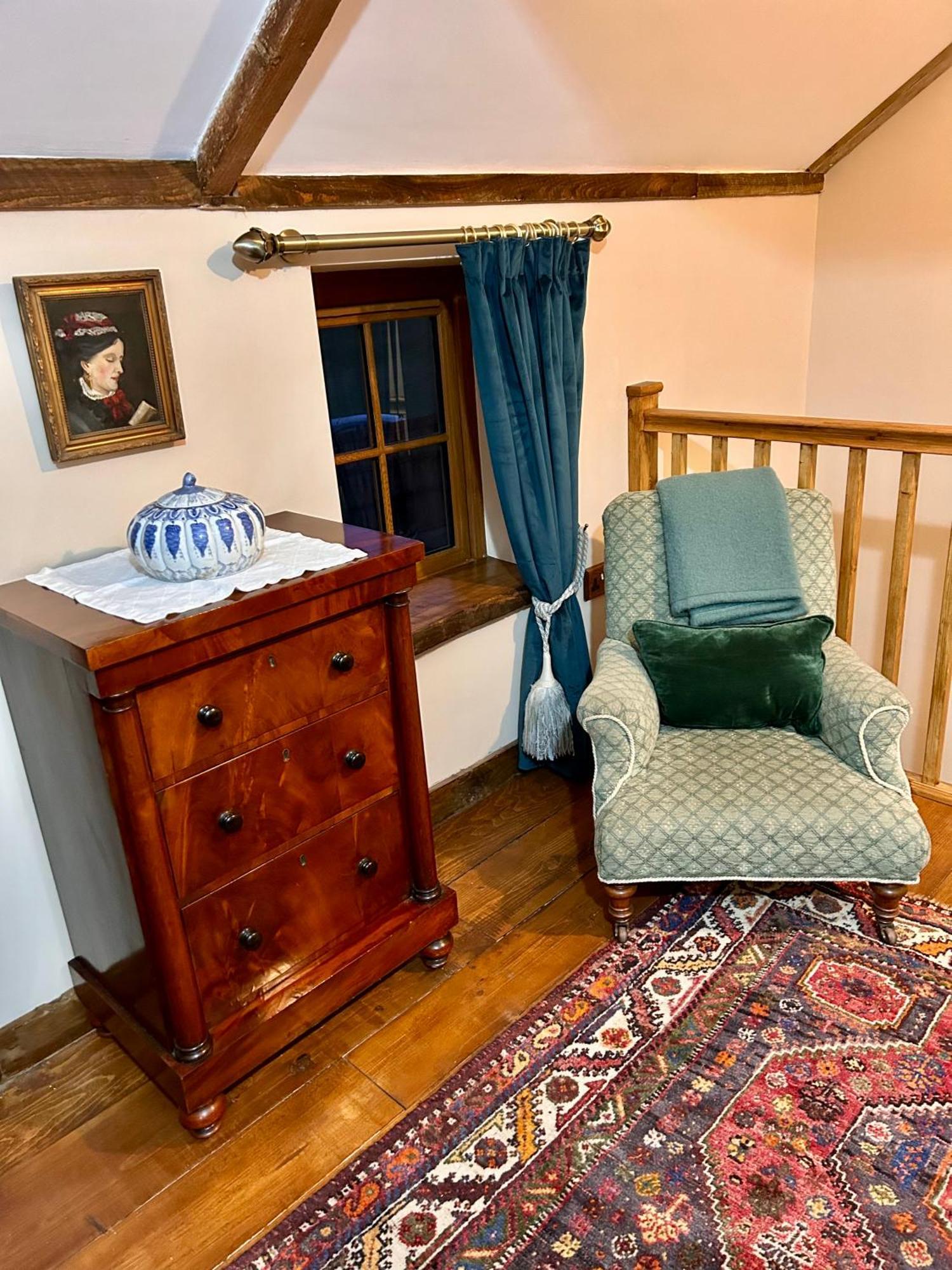 Charming Country Cottage With Oak Beams In Historic Setting, Brecon Beacons Retreat Llangadog Экстерьер фото