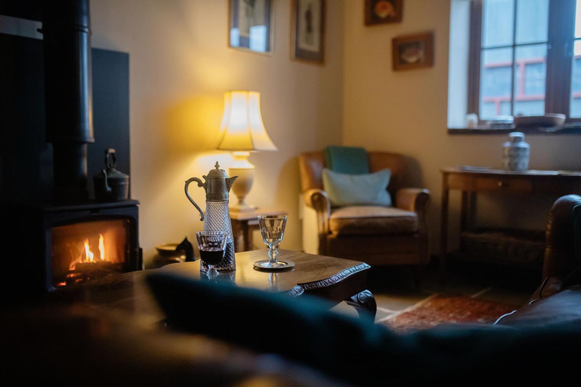 Charming Country Cottage With Oak Beams In Historic Setting, Brecon Beacons Retreat Llangadog Экстерьер фото