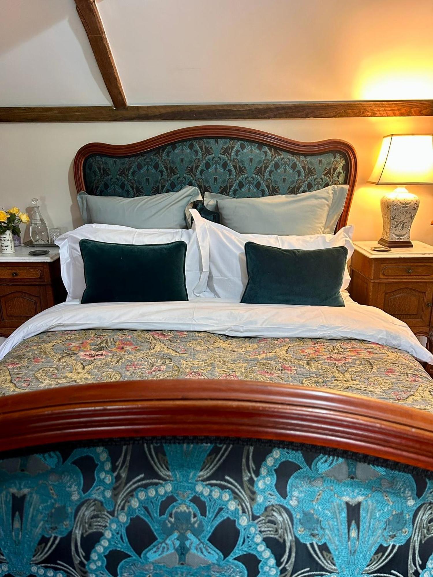 Charming Country Cottage With Oak Beams In Historic Setting, Brecon Beacons Retreat Llangadog Экстерьер фото